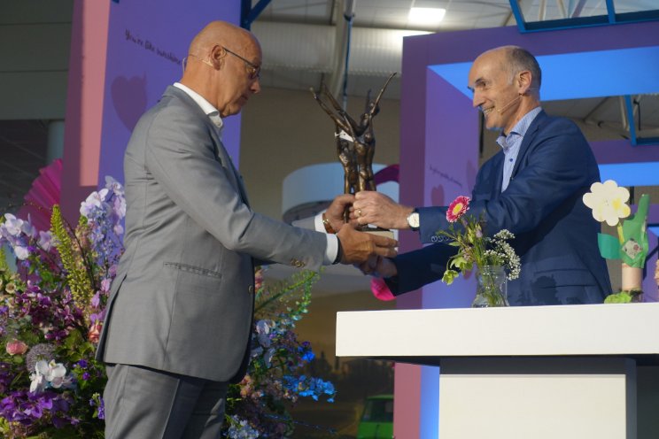 Prijs voor scheidend voorzitter Royal Anthos